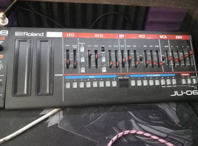 Roland JU-06