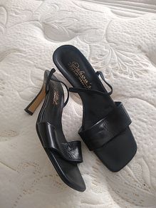 black comfy shoes