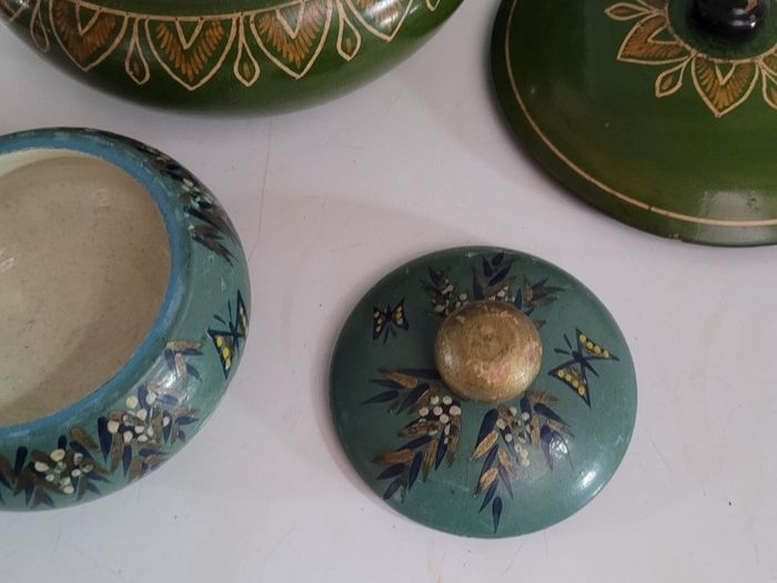 Vintage pair of handpainted lidded trinket bowls