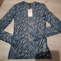 New Stradivarius top size M