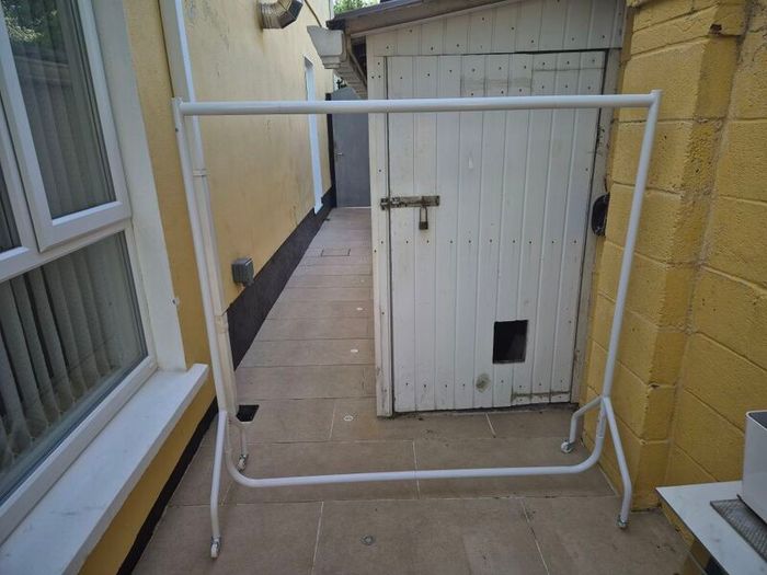 clothes rail