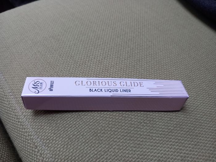 Mrs glam eyeliner, brand new