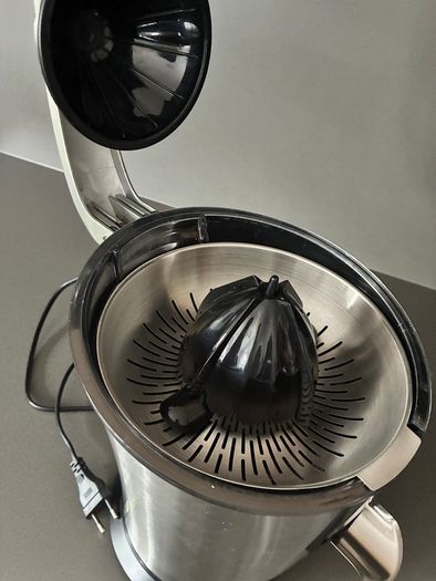 Electric Citrus Juicer Squeezer