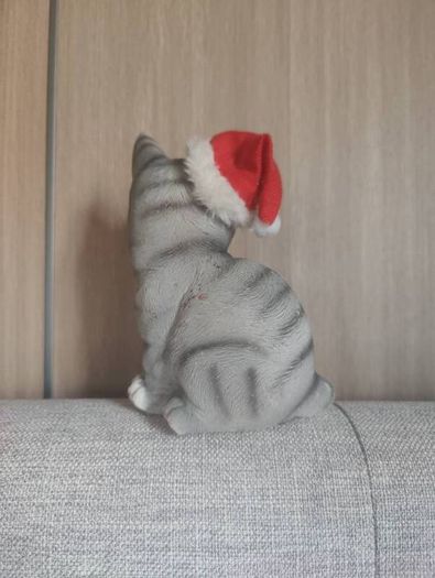 cat figurine