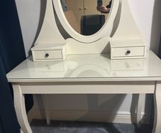 vanity table