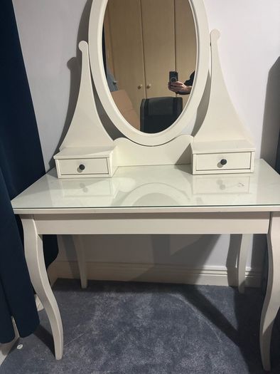 vanity table