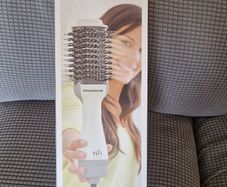 NEW InnovaGoods 1000W Ionic Volumising Hair Dryer Brush - Boxed