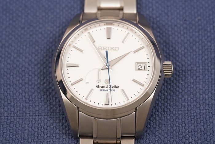 Hautology Watches WhatsApp Broadcast Group