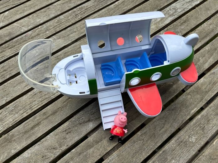 peppa pig aeroplane toy
