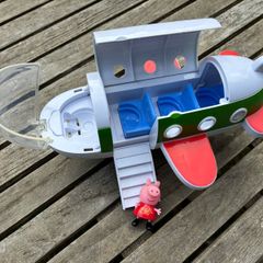 peppa pig aeroplane toy