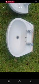 Bathroom sink