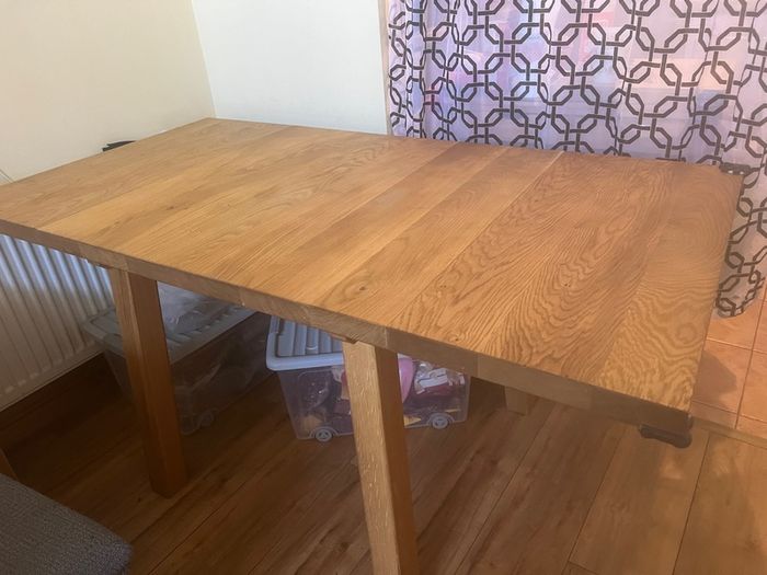 extendable dinner table