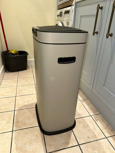 Kitchen bin