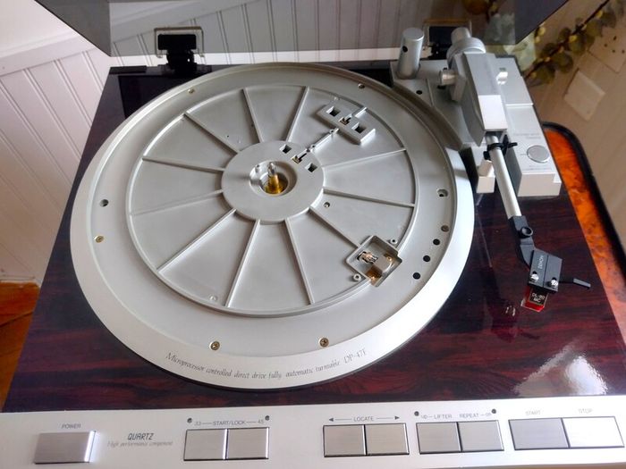 Hi End Denon DP-47F. Hi Performance Turntable from Golden Era! Original Japan, Rare to find! MC Cartridge. Excellent cond.