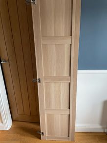 Wardrobe doors x 5 and hinges.