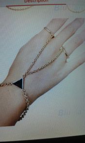 Unusual 2 ring fingered bracelet
