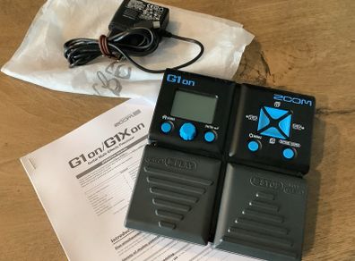 ZOOM G1on guitar multi-effects processor with PSU