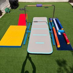 Gymnastics bar and mat set