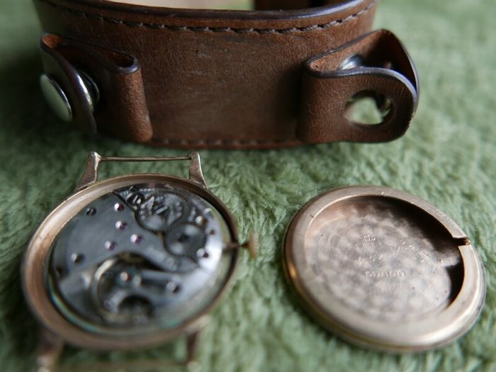 Vintage 1923 Dowel Deluxe 9ct Solid Gold Gents Wrist Watch - 17 jewels Antimagnetic Swiss Made(engraved Esso 1923) in working order
