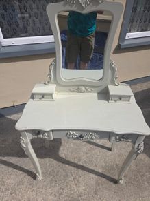 Vanity table