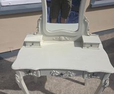 Vanity table
