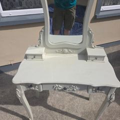 Vanity table