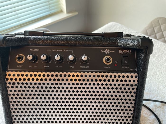 Gear 4 Music LBL10 15 Watt Bass Amp