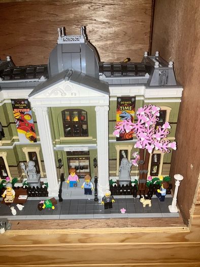 Lego Natural History Museum set 10326