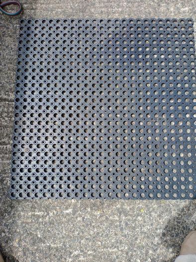 Heavy-Duty Hollow Rubber Ring Mat (100cm x 100cm)  Non-Slip / Drainage