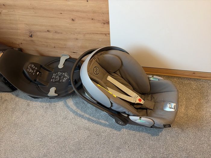 Cybex Cloud T I Size Car Seat & Base Bundle