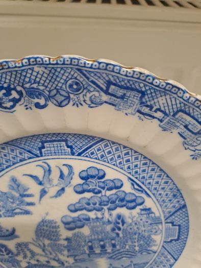 Antique Blue Willow pattern plate scalloped edge
