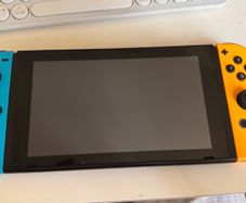 Selling my Nintendo Switch 1 in good condition and fully working