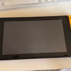 Selling my Nintendo Switch 1 in good condition and fully working