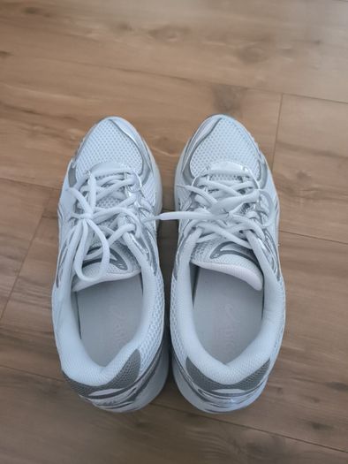 men shoes oasics, size 42, UK 7.5, like new
