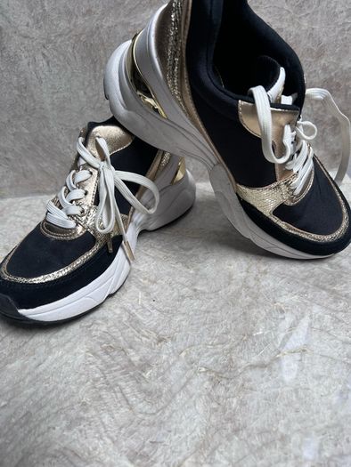trainers MK
