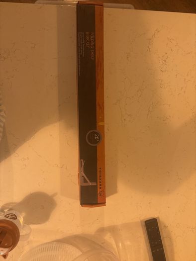 Folding shelf bracket