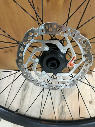 Alex rims 700 x 32 mm tyres, rotors 160mm