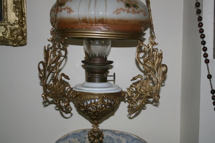 Antique Counter-Weighted  Parlor Oil Lamp