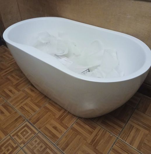 Freestanding Bath Brand New SONAS Andrea 1415mm
