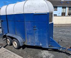 Double horsebox