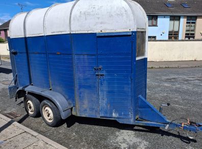 Double horsebox