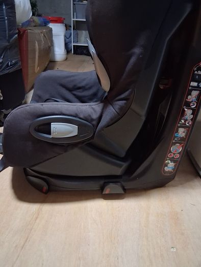 Maxi Cosi Axiss car seat