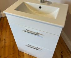 Sonas floor standing bathroom sink unit