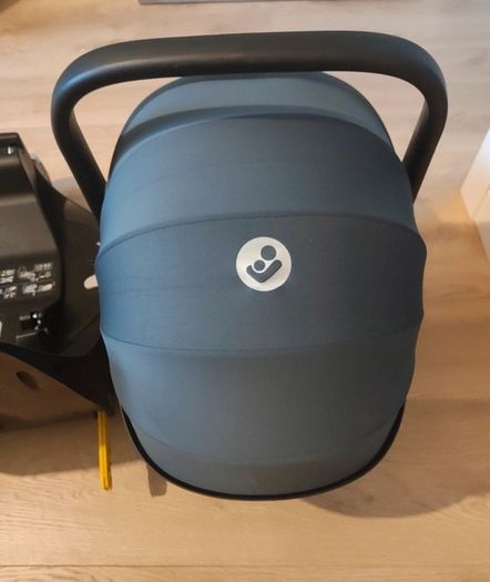 Maxi-cosi Pebble 360 car seat and isofix base / excellent condition