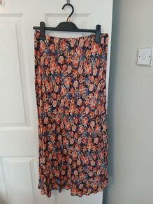 Ladies skirt
