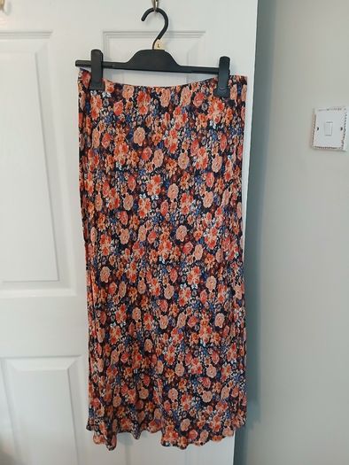 Ladies skirt