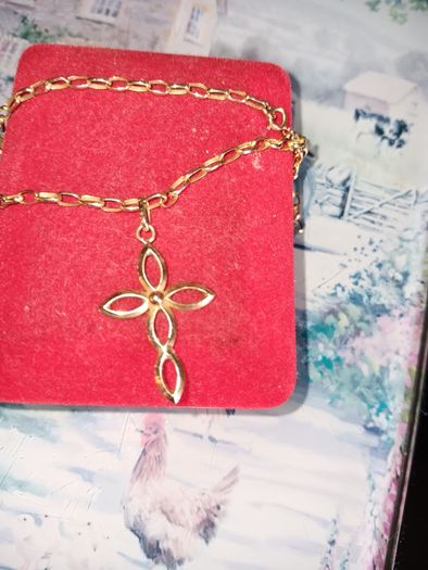 9ct gold cross pendant on 18 inch chain