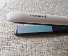 REMINGTON Shine Therapy hair straightener