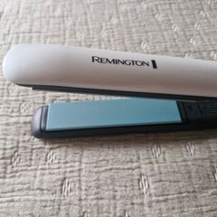 REMINGTON Shine Therapy hair straightener