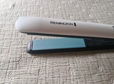 REMINGTON Shine Therapy hair straightener